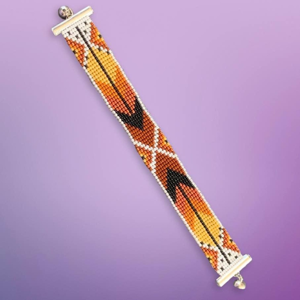 NWOT Two Feathers Handmade Seed Bead Bracelet